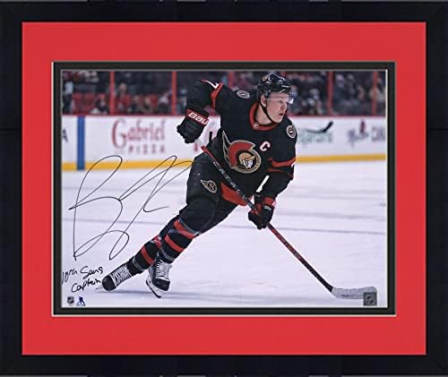 Снимка на Брейди Ткачука Отава Сенатърс в черен цвят с размер 16 х 20 инча с автограф, в рамката на кънки и надпис Капитан на 10-ти Сенс - Снимки на НХЛ с автограф
